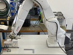 Entgratung im Hydraulikblock mittels Roboter (Pilotprojekt)