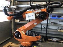 Greifer und komplette Ausrüstung an einem grossen Roboter